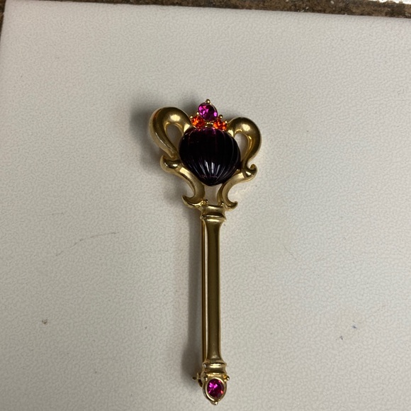 GIVENCHY Elegant Gold and Pink Brooch